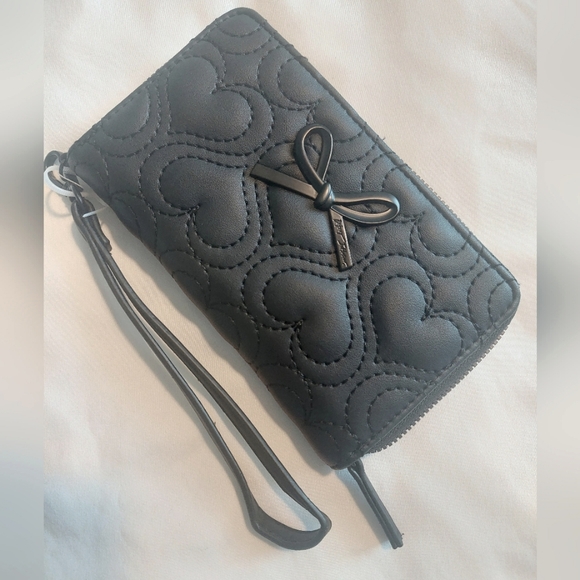 Betsey Johnson Black Quilted Wristlet Wallet - Picture 1 of 7